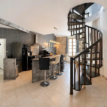 Le Nid Des Arenes Apartament *